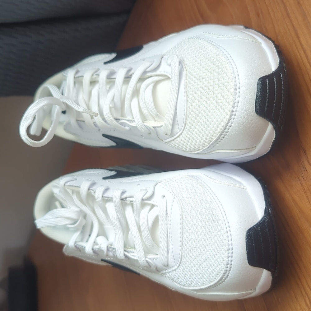 Nike Air Max White and Black Sneakers - Picture 2 of 15
